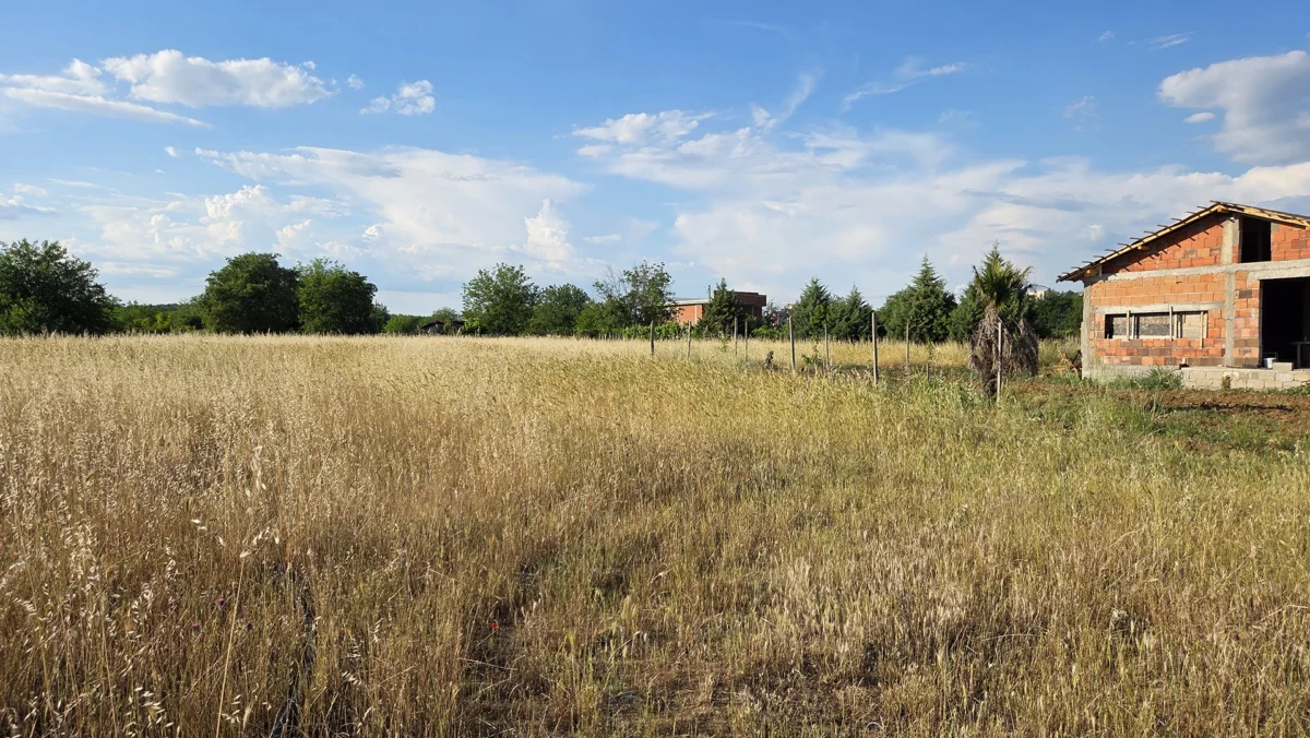 Градежно земјиште 1.004 m² на релација Гевгелија - Мрзенци
